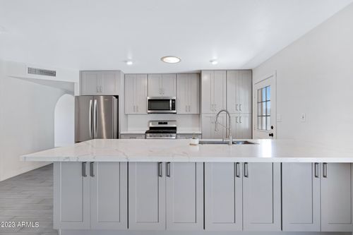 2300 E Pebble Beach Dr, Tempe, AZ, 85282-6035 | Card Image