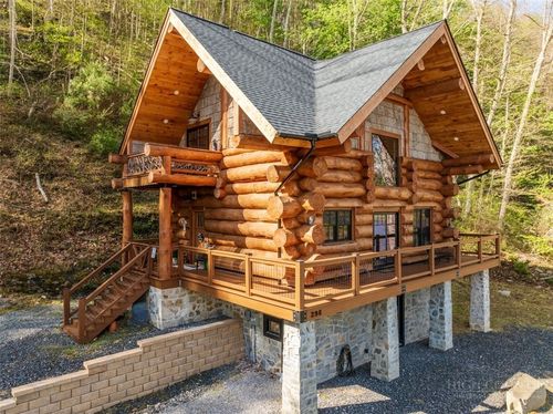 298 Riverwood Ln, Sparta, NC, 28675-9065 | Card Image