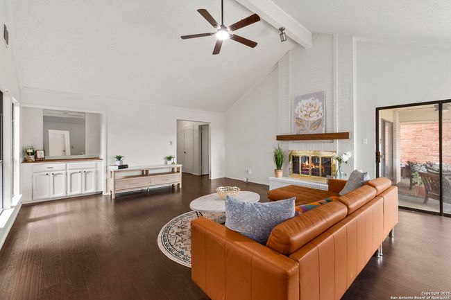 6210 Meadow Grv, House other with 3 bedrooms, 2 bathrooms and null parking in Windcrest TX | Image 8