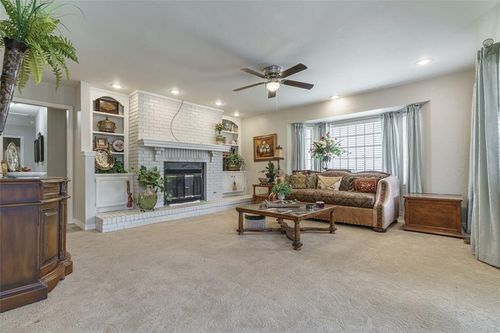 109 The Hills St, Clinton, OK, 73601-2904 | Card Image