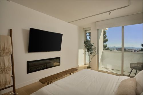 105-8787 Shoreham Dr, West Hollywood, CA, 90069-2233 | Card Image