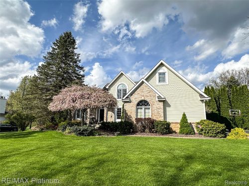 8868 Solitude Dr, Brighton, MI, 48116-6219 | Card Image
