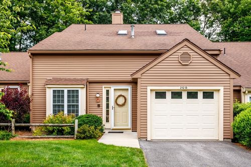 212b-212 Ridgefield Cir, Clinton, MA, 01510 | Card Image