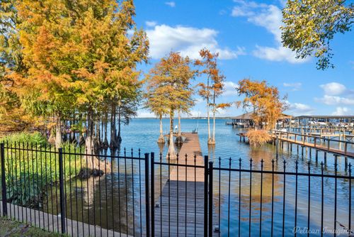 5705 Lakefront Dr, Shreveport, LA, 71119-3913 | Card Image