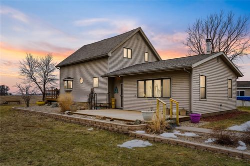 5467 27th Avenue Dr, Vinton, IA, 52349-9316 | Card Image