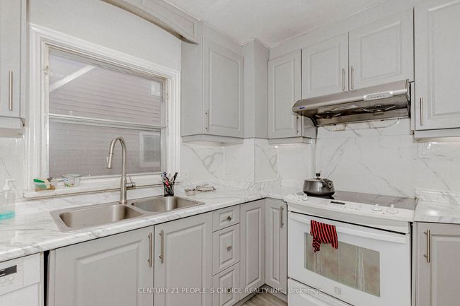 22 Rogers Rd, House other with 4 bedrooms, 2 bathrooms and 4 parking in Brampton ON | Image 19