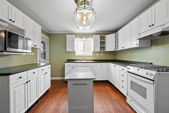 87 King St, Home with 2 bedrooms, 2 bathrooms and 3 parking in Port Colborne ON | Image 5