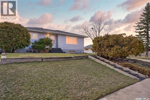 1320 Grafton Ave, Moose Jaw, SK, S6H3S8 | Card Image