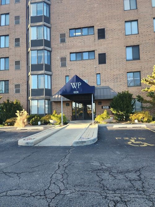 301-606 E Woodland Park Avenue, Chicago, IL, 60616 | Card Image