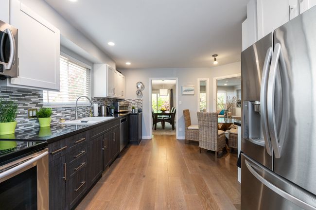 1452 Stevens St, Townhouse with 3 bedrooms, 3 bathrooms and 5 parking in White Rock BC | Image 12
