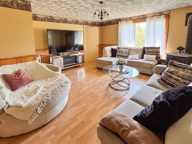 4215 Highway 208, House other with 4 bedrooms, 2 bathrooms and 1 parking in South Brookfield NS | Image 5
