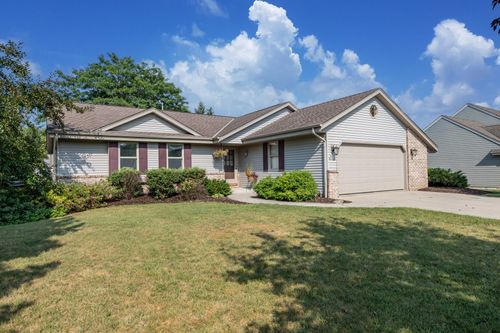 W145N10546 Heritage Hills Pkwy, Germantown, WI, 53022-4371 | Card Image