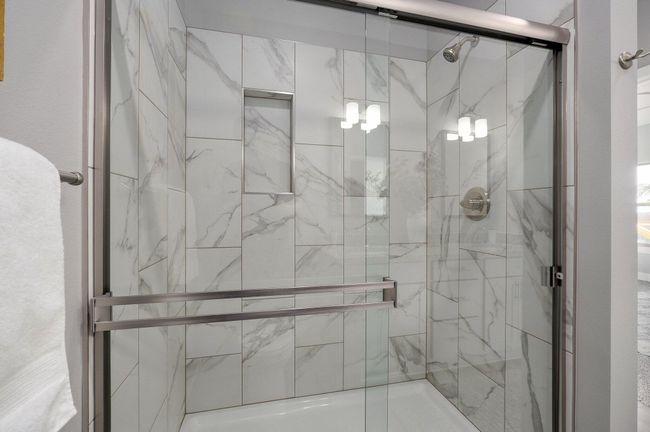 Primary Shower | Image 19