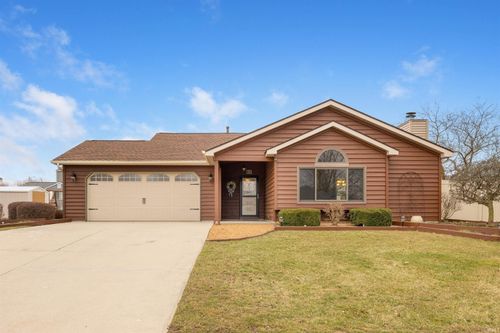 210 Knoll Ridge Blvd, Kendallville, IN, 46755-2931 | Card Image