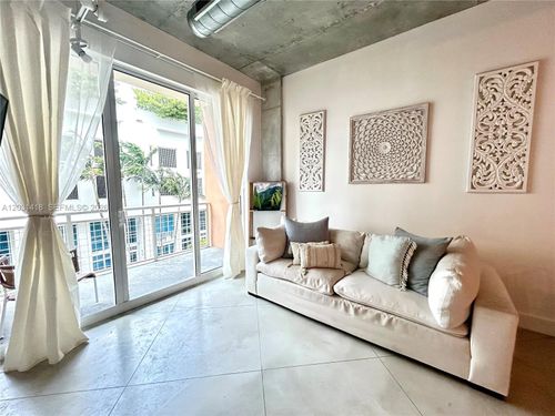 2310-2001 Biscayne Blvd, Miami, FL, 33137-5018 | Card Image