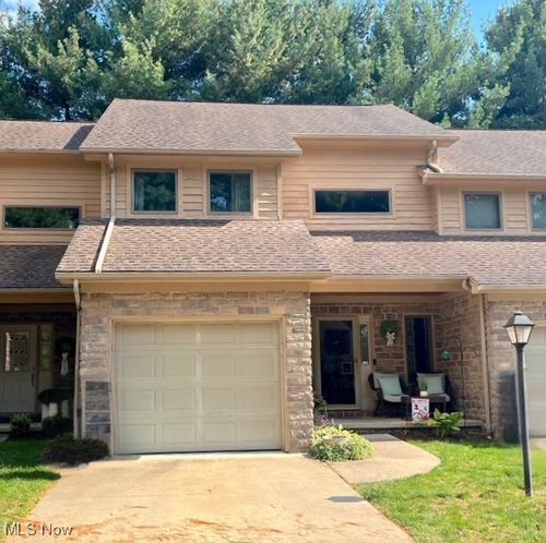 520 Oakdale Dr, Dover, OH, 44622-9493 | Card Image