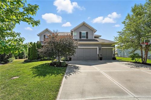 16406 S Loiret St, Olathe, KS, 66062-9070 | Card Image