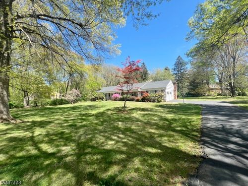11 Dean Rd, Mendham, NJ, 07945-1627 | Card Image