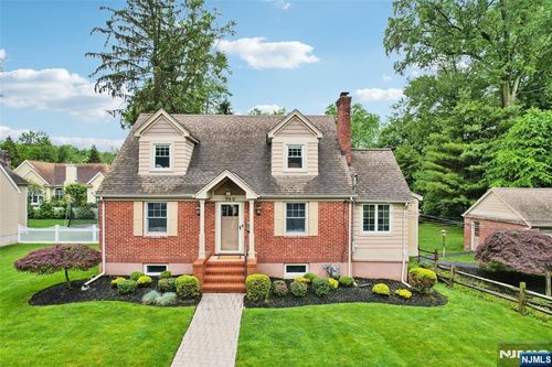 789 Woodland Ave, Oradell, NJ, 07649-1431 | Card Image