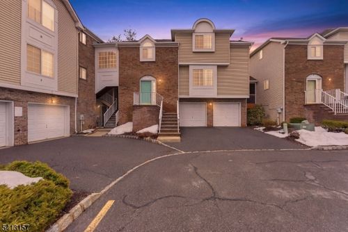 6 Whispering Way W, Berkeley Heights, NJ, 07922-1546 | Card Image