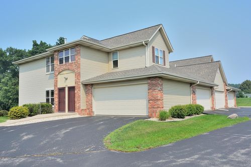1014 E Woodview Ct, Slinger, WI, 53086-9459 | Card Image