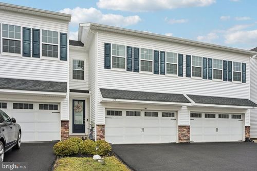 134 Knock Hill Dr, ROYERSFORD, PA, 19468-3494 | Card Image