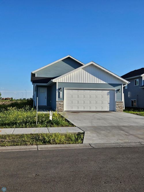 1773 19th Ave N, Wahpeton, ND, 58075-2809 | Card Image