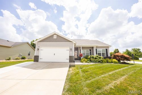 7000 Augusta Dr, Glen Carbon, IL, 62034-3030 | Card Image