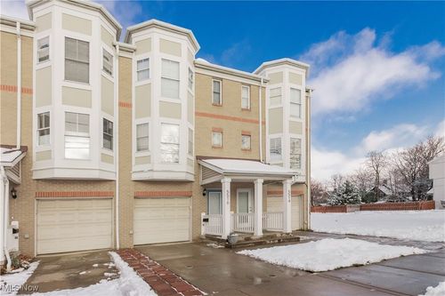 5516 Bridge Ave, Cleveland, OH, 44102-3245 | Card Image