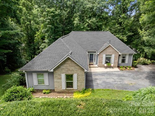 701 Salisbury Rd, Hendersonville, NC, 28792-8525 | Card Image