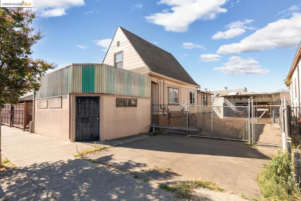 3617 San Leandro St, Oakland, CA 94601