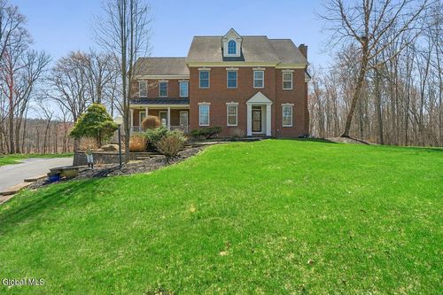 9 Stable Ln, Saratoga Springs, NY, 12866-8411 | Card Image