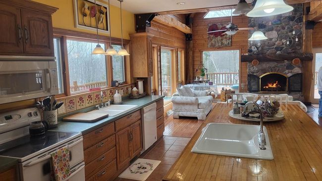 W8310 Meyer Ln, House other with 5 bedrooms, 6 bathrooms and null parking in Crivitz WI | Image 10