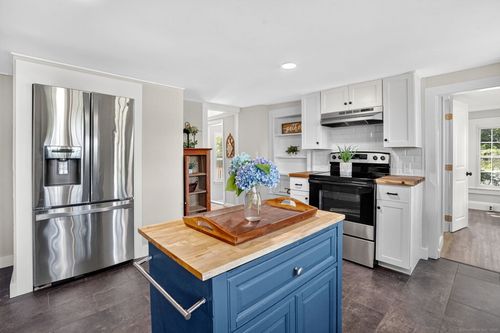 208 Thornbush Rd, Wethersfield, CT, 06109-3556 | Card Image