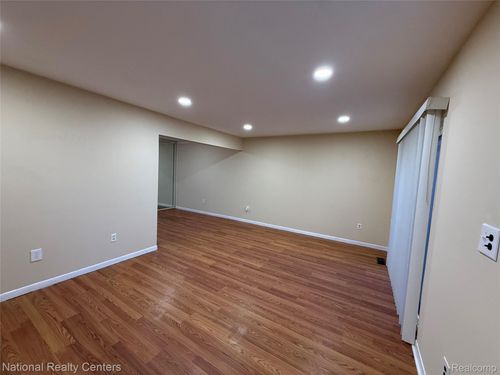 41846 Langley Dr, Sterling Heights, MI, 48313-3135 | Card Image