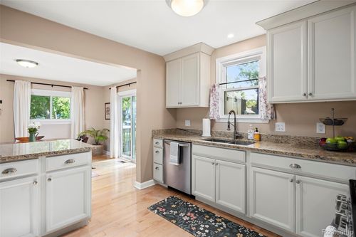 4124 Catalpa Dr, Berkley, MI, 48072-1045 | Card Image
