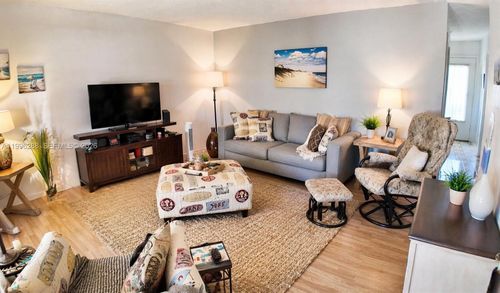 apt-305-16900 Ne 14th Ave, North Miami Beach, FL, 33162-2879 | Card Image