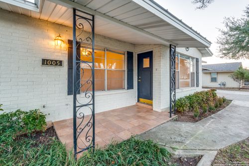 1005 E Blanco Rd, Boerne, TX, 78006-1801 | Card Image