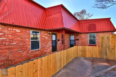 2024 N Willis Street, Home with 5 bedrooms, 3 bathrooms and null parking in Abilene TX | Image 2