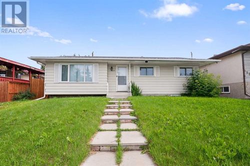 6259 Penedo Way Se, Calgary, AB, T2A3N2 | Card Image