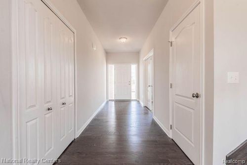 10475 Valley Dr, Goodrich, MI, 48438-8729 | Card Image