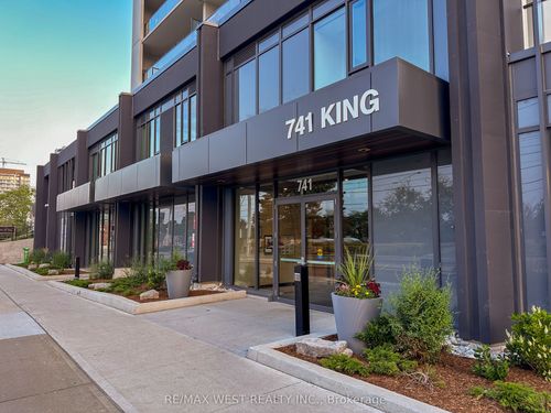 741 King St W, Kitchener, ON, N2G0E9 | Card Image