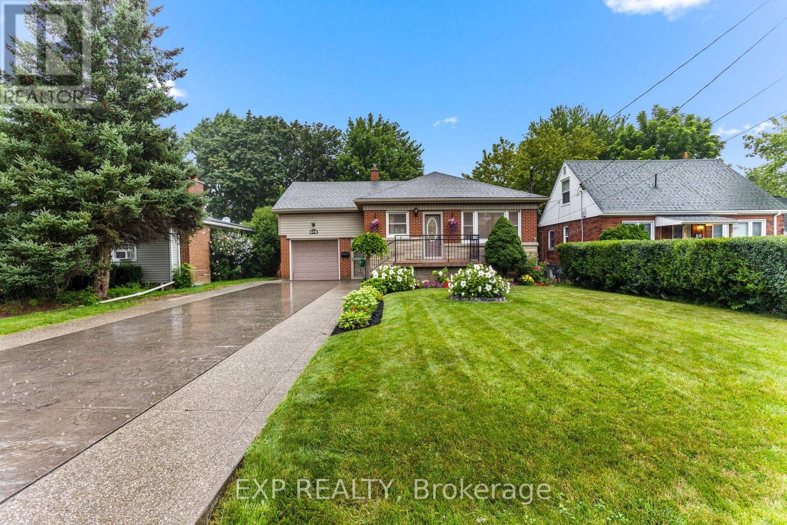 Residential in Hamilton (Stoney Creek)