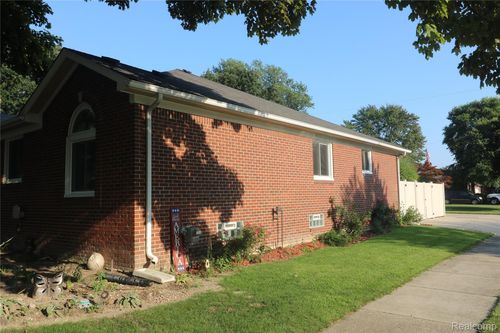 20400 Martin Rd, Saint Clair Shores, MI, 48081-1047 | Card Image