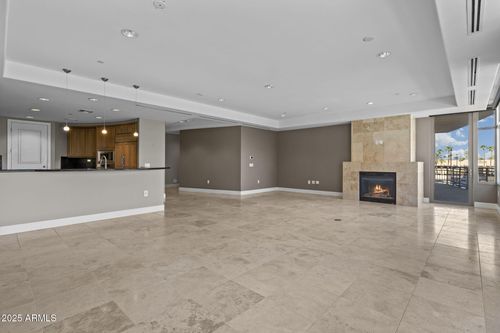 201-2211 E Camelback Rd, Phoenix, AZ, 85016-9033 | Card Image