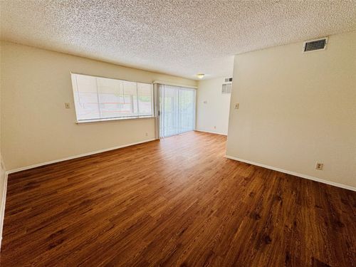 apt-201-8905 Parkfield Dr, Austin, TX, 78758-6653 | Card Image