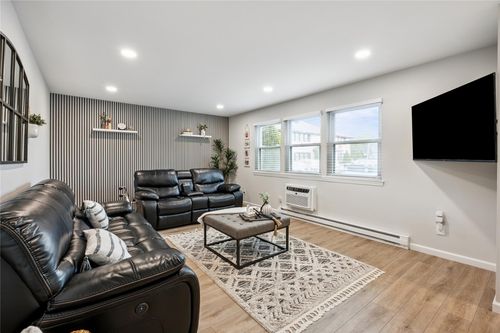 3-508 Bedford Ave, Bellmore, NY, 11710-3546 | Card Image