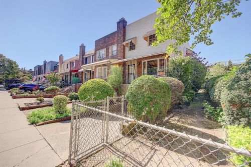 67 61st Dr, Middle Village, NY, 11379-1109 | Card Image