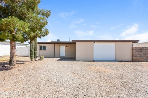 7530 E Poinciana Dr, Tucson, AZ, 85730-4220 | Card Image