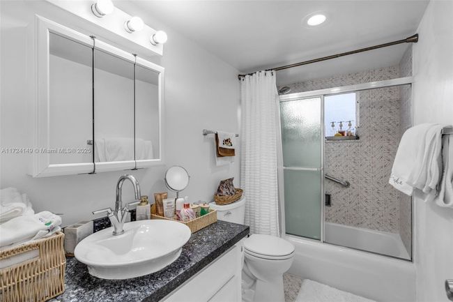 APT-200 - 4000 Ne 170 Th St, Condo with 2 bedrooms, 2 bathrooms and null parking in North Miami Beach FL | Image 18